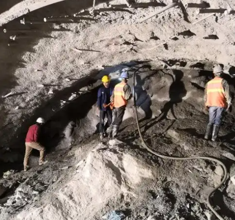 无锡拱顶带模注浆料的施工流程及注意事项
